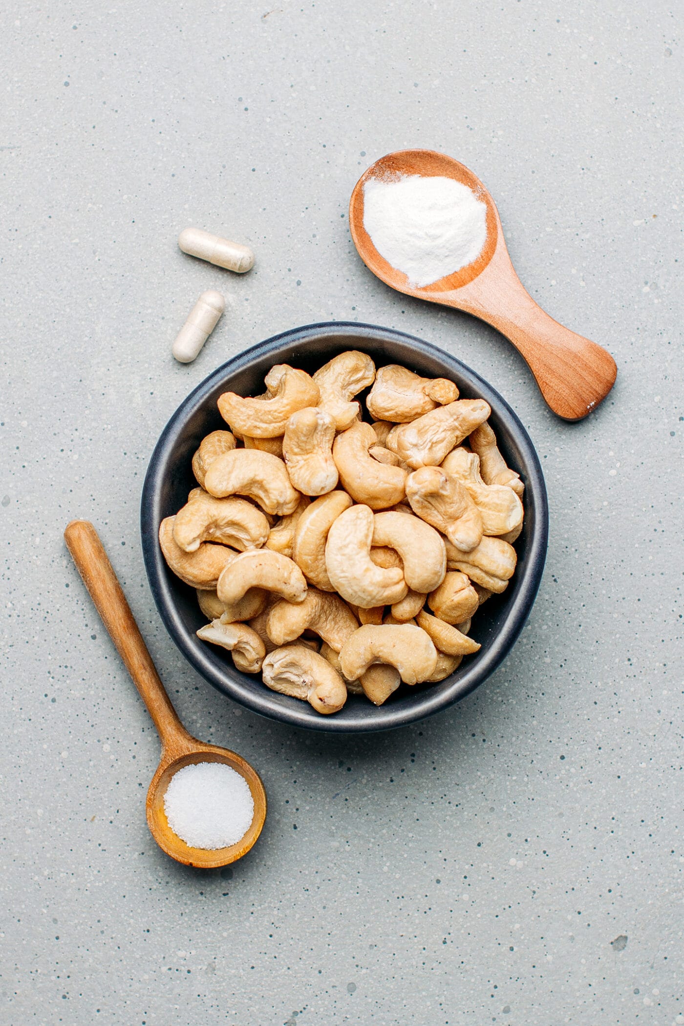 Ingredients like raw cashews, salt, acidophilus, and transglutaminase.